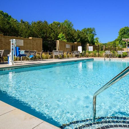 Courtyard By Marriott Raleigh Cary Crossroads Hotel Екстериор снимка