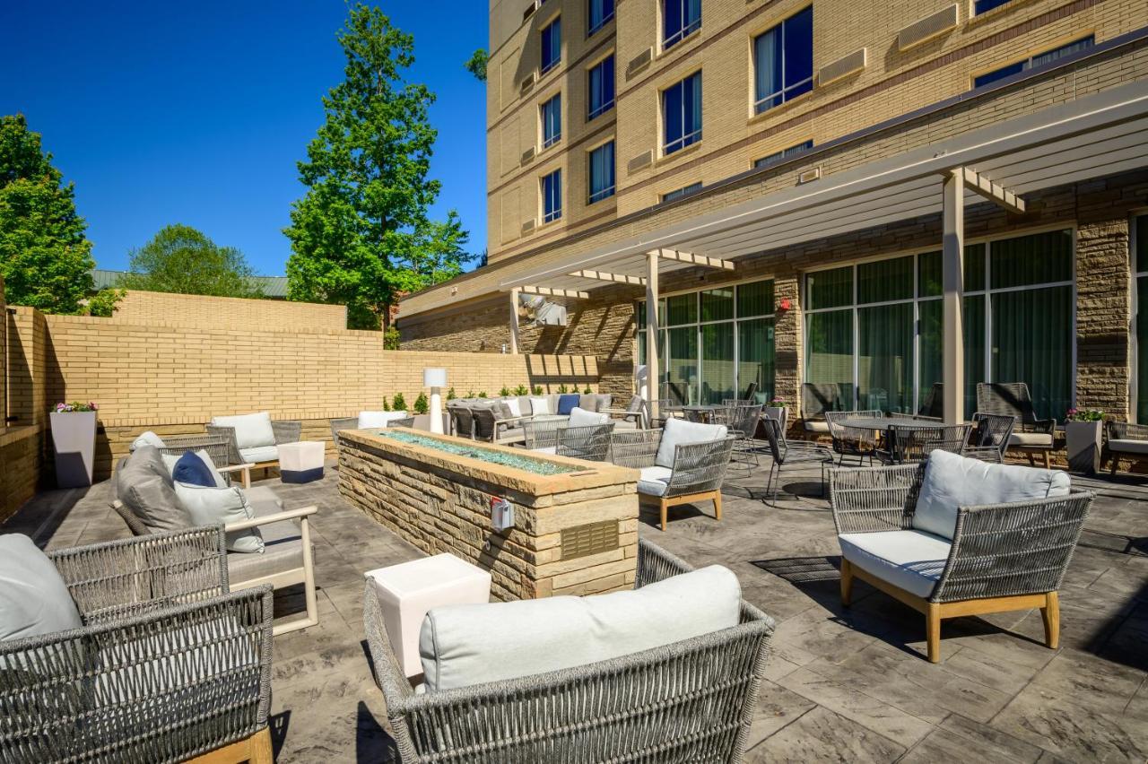 Courtyard By Marriott Raleigh Cary Crossroads Hotel Екстериор снимка