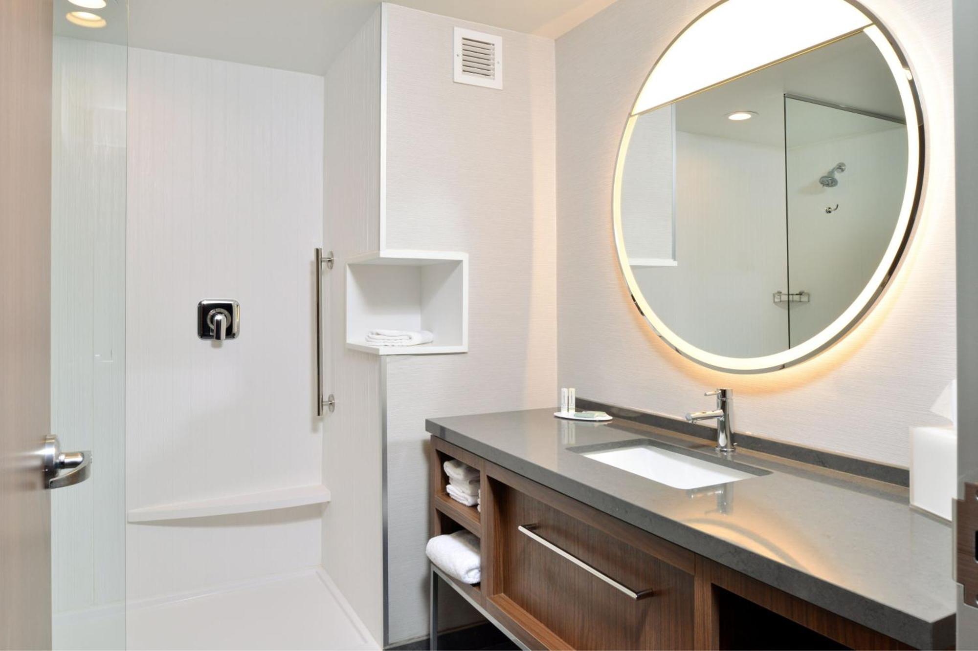 Courtyard By Marriott Raleigh Cary Crossroads Hotel Екстериор снимка