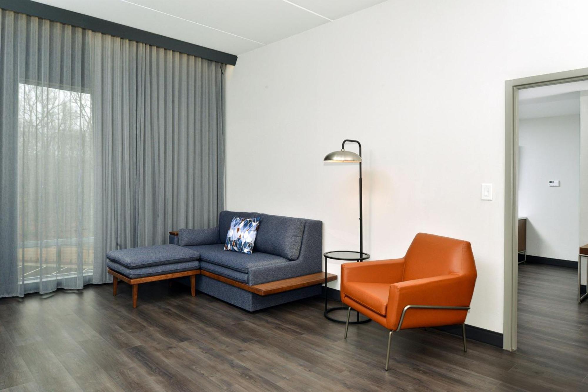 Courtyard By Marriott Raleigh Cary Crossroads Hotel Екстериор снимка