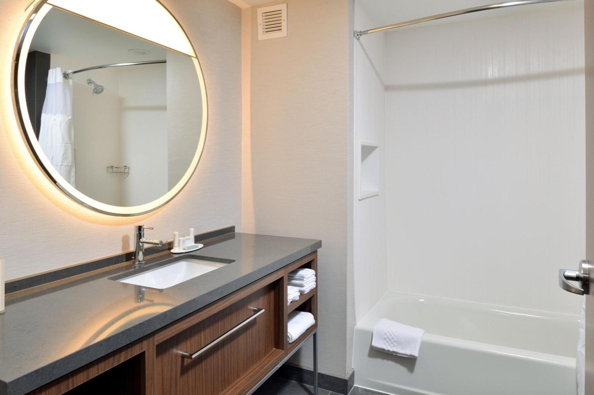 Courtyard By Marriott Raleigh Cary Crossroads Hotel Екстериор снимка