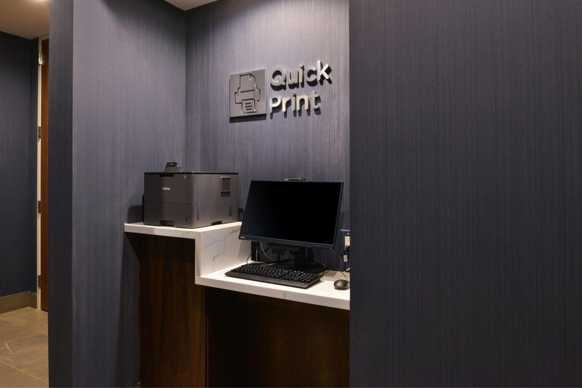 Courtyard By Marriott Raleigh Cary Crossroads Hotel Екстериор снимка