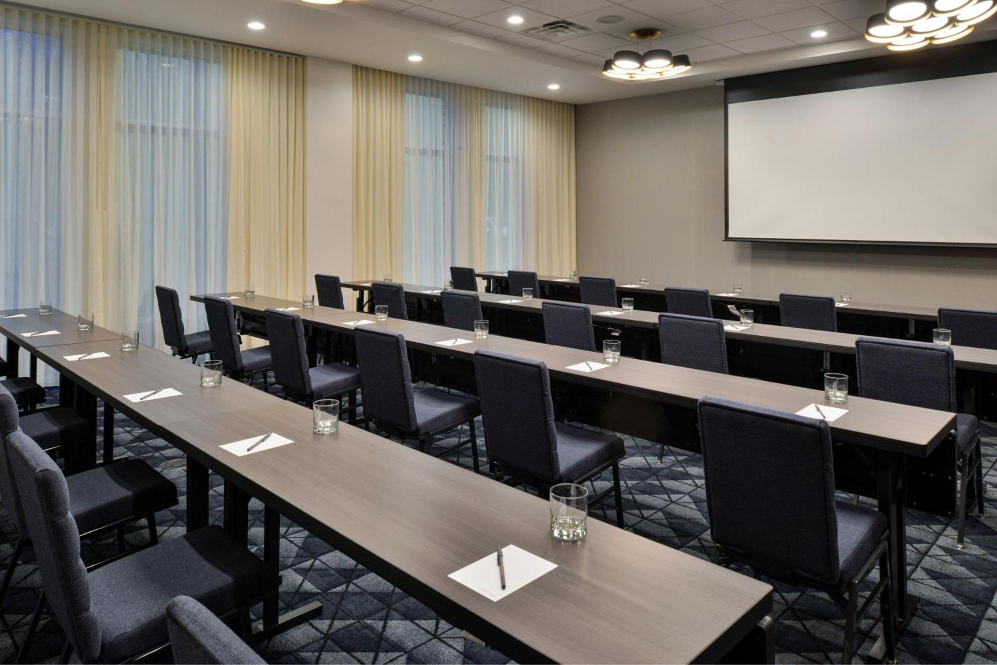 Courtyard By Marriott Raleigh Cary Crossroads Hotel Екстериор снимка