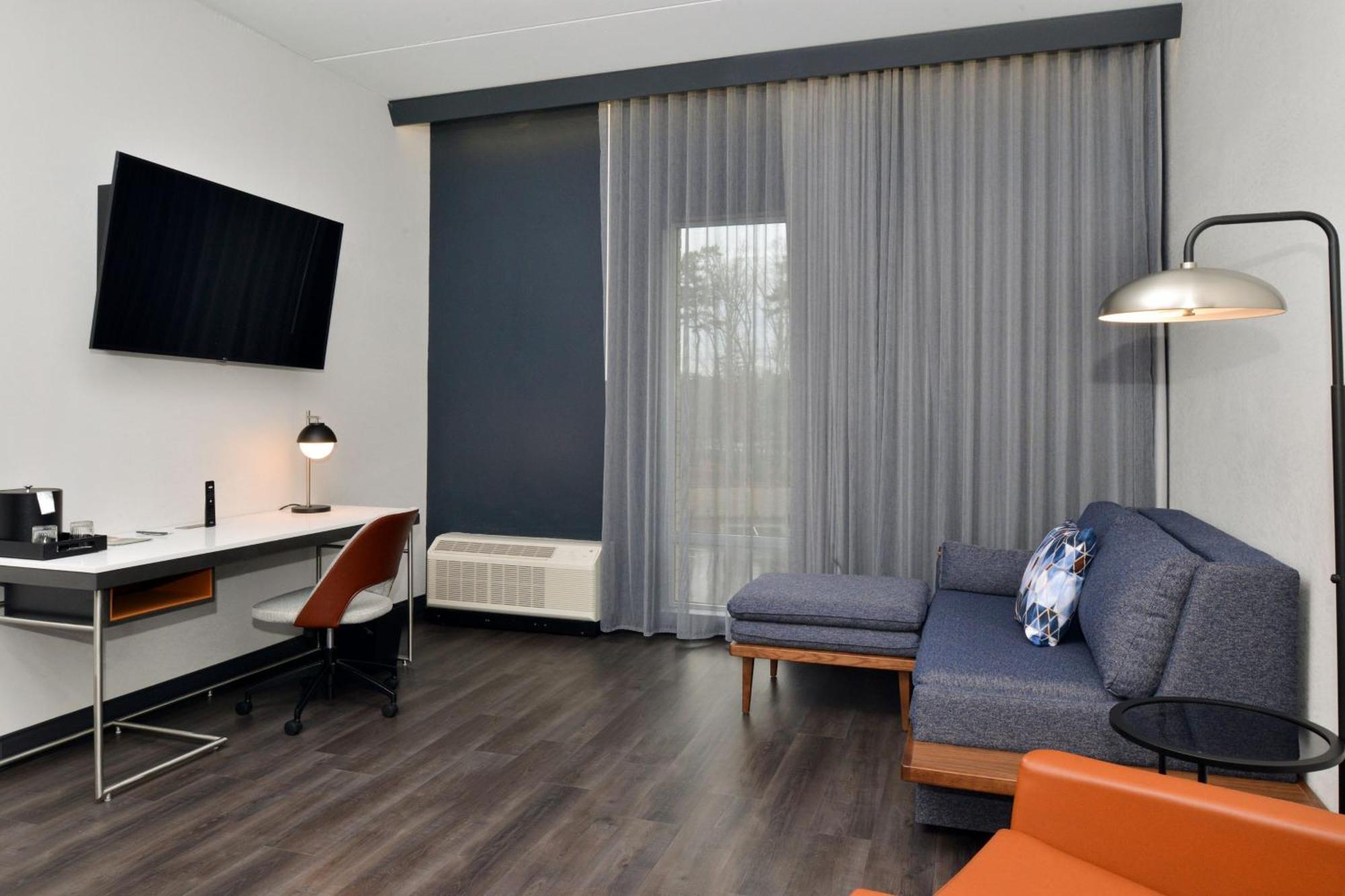 Courtyard By Marriott Raleigh Cary Crossroads Hotel Екстериор снимка